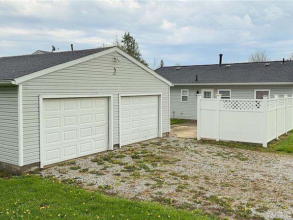3rd image of 9841 Green Dr