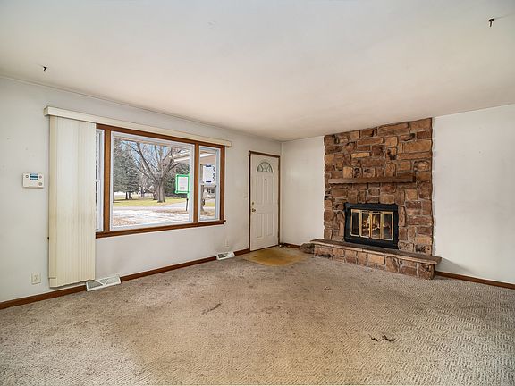4th image of 1620 Hackberry Ln
