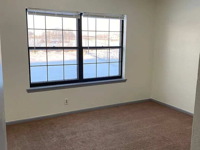 404 W Quantico St — Photo 11