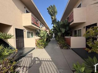 3321 W 74th St #10, Los Angeles, CA 90043