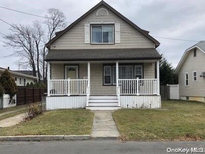 11 Woodbine Avenue, West Babylon, NY, 11704