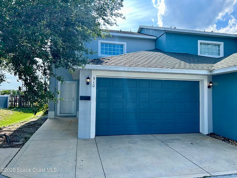 910 Twisting Branch Ct — Photo 1