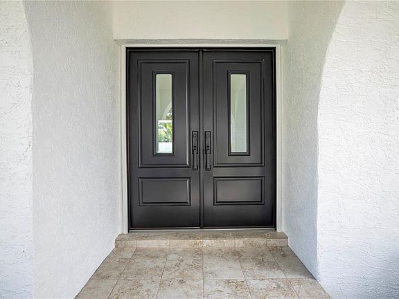 4th image of 506 Barcelona Dr