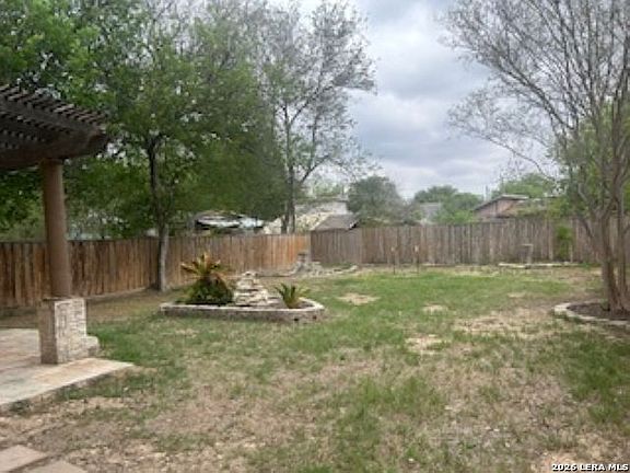 5th image of 4930 Bluff St