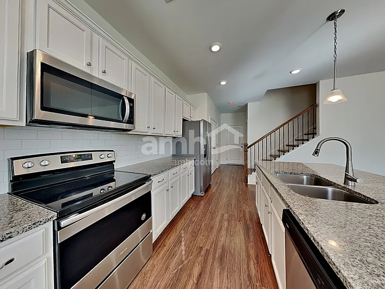 401 Levon Ct — Photo 3