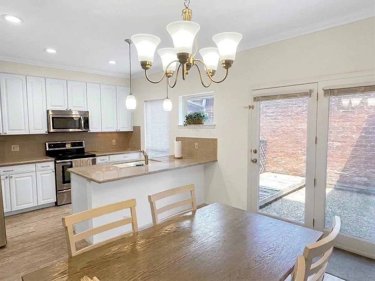 2 bed, 2.5 bath, 1444 sqft, $2,200 — Photo 2