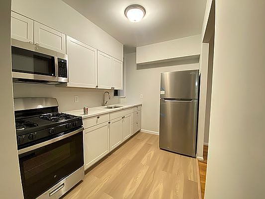 3rd image of 152 Parkside Ave APT 2E