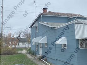 136 1/2 N Pierce Ave, Lancaster, OH
