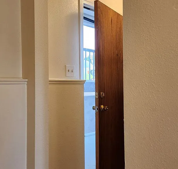 2322 Dearborn Ave #1-4 — Photo 7