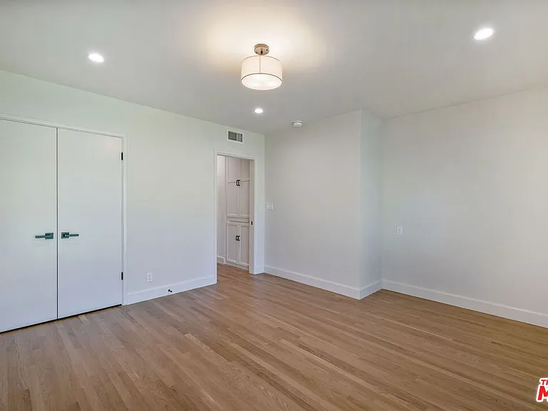 5911 S Corning Ave — Photo 26