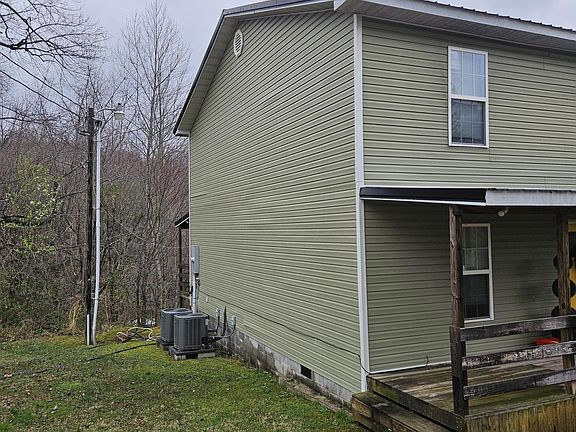 3rd image of 305 Poplar Hollow Rd