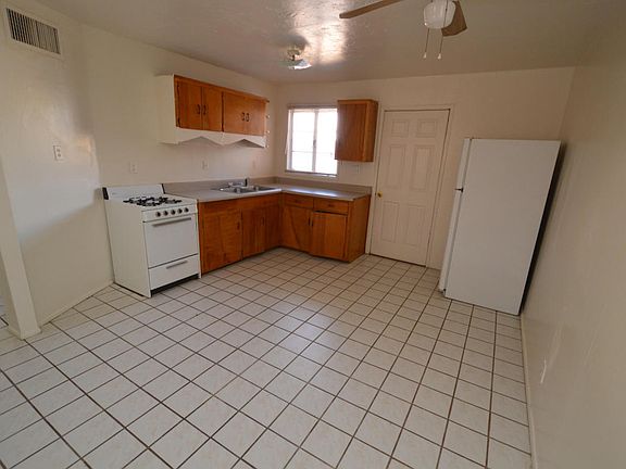 3rd image of 3522 E Monte Vista Dr