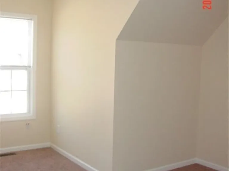 106 Stadiem Dr — Photo 8
