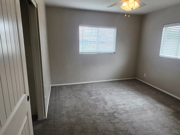 2514 E Campbell Ave — Photo 19