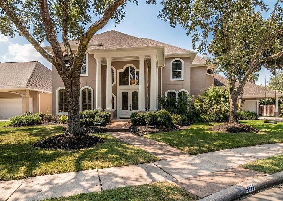 Welcome to Long Bay Court in Bay Oaks. This home did not experience any Harvey flooding!