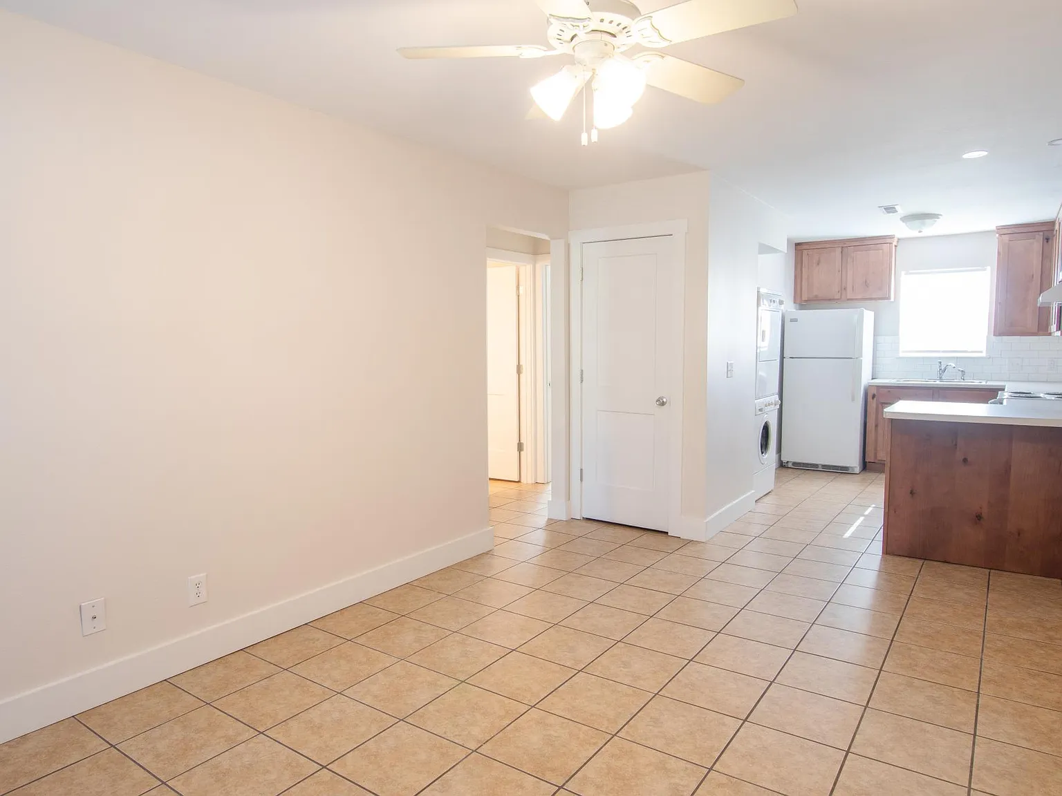 2 bed, 700 sqft, $1,045 — Photo 3