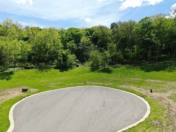 3rd image of 25 Woods Trl