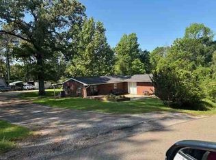 40 Jeffie Craven Rd, Laurel, MS 39443