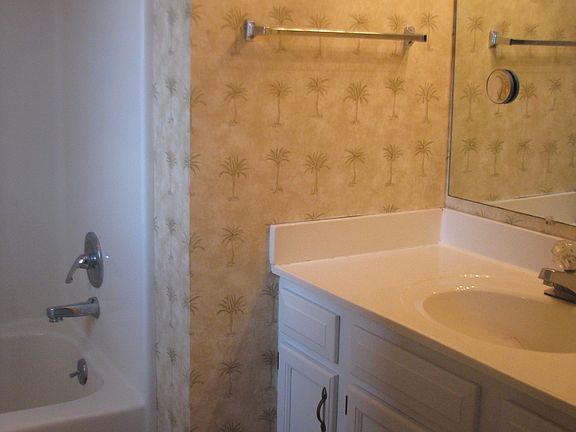 5th image of 805 Edgemont North St NE APT C