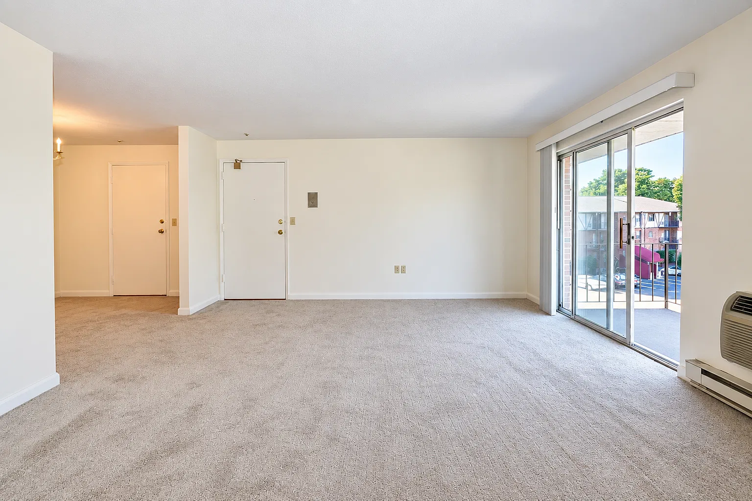 1 bed, 1.0 bath, 700 sqft, $2,050 — Photo 1