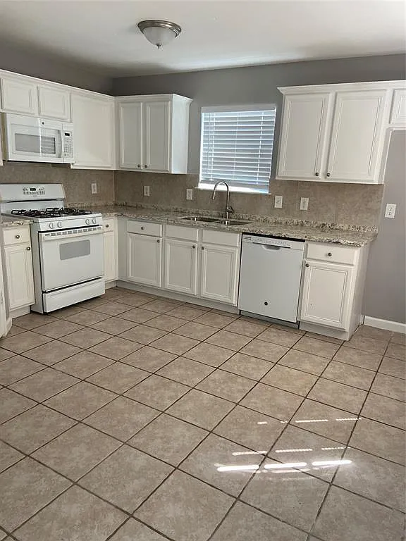 4 bed, 2.5 bath, 2033 sqft, $2,200 — Photo 4