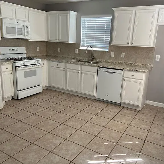 18107 Flower Grove Ct — Photo 4