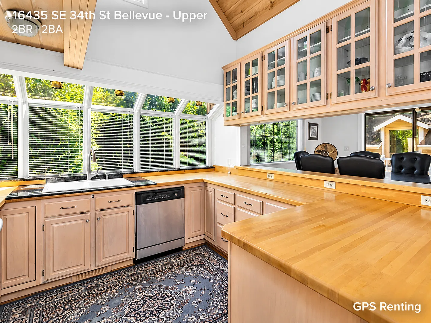 Beautiful Upper-Unit Vasa Park Residence | Spacious Living | Prime Bellevue Location — Photo 3