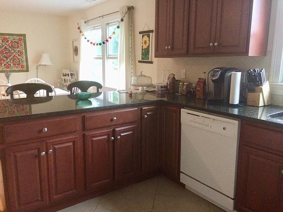 4th image of 595 Whitney Ave APT 3