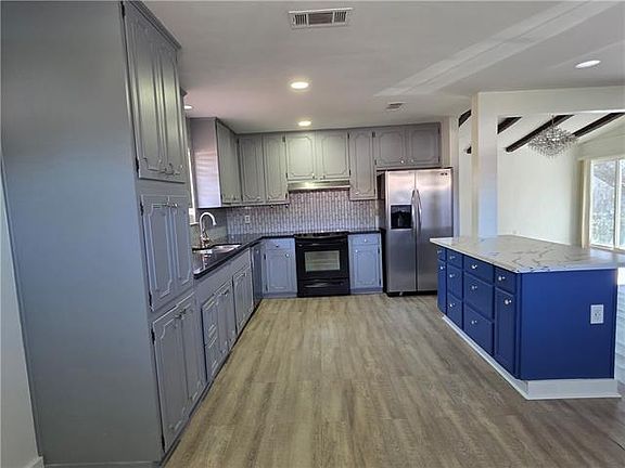 5th image of 2108 S Glencove Ln