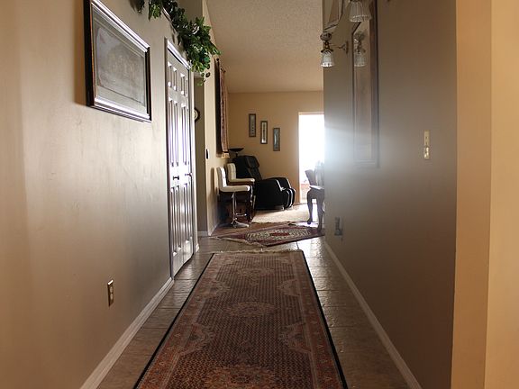 4th image of 701 S Endeavour Dr