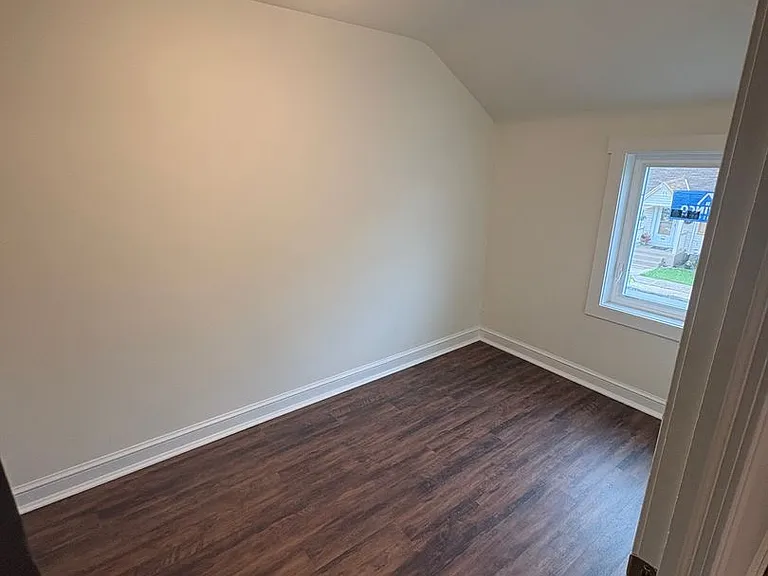 975 Edison St — Photo 15