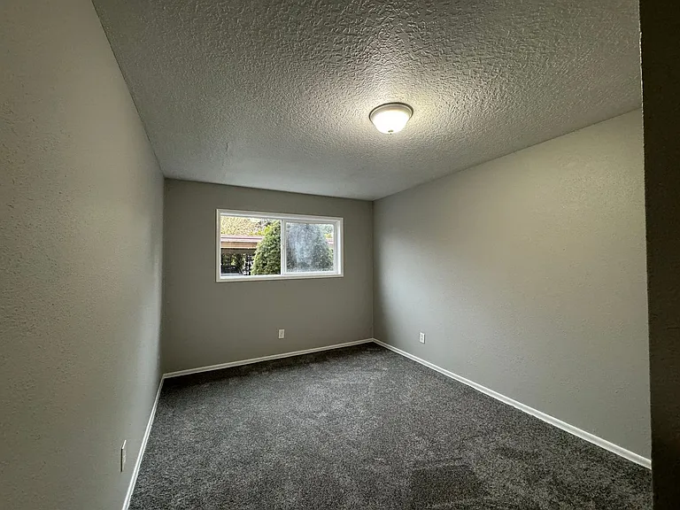 15220 SE Stark St #1-21 — Photo 31
