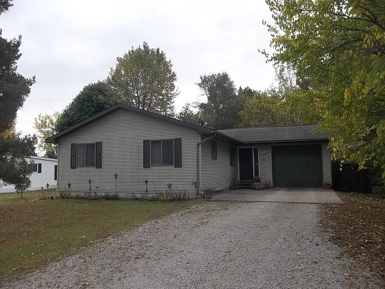 5098 Budd St — Photo 1
