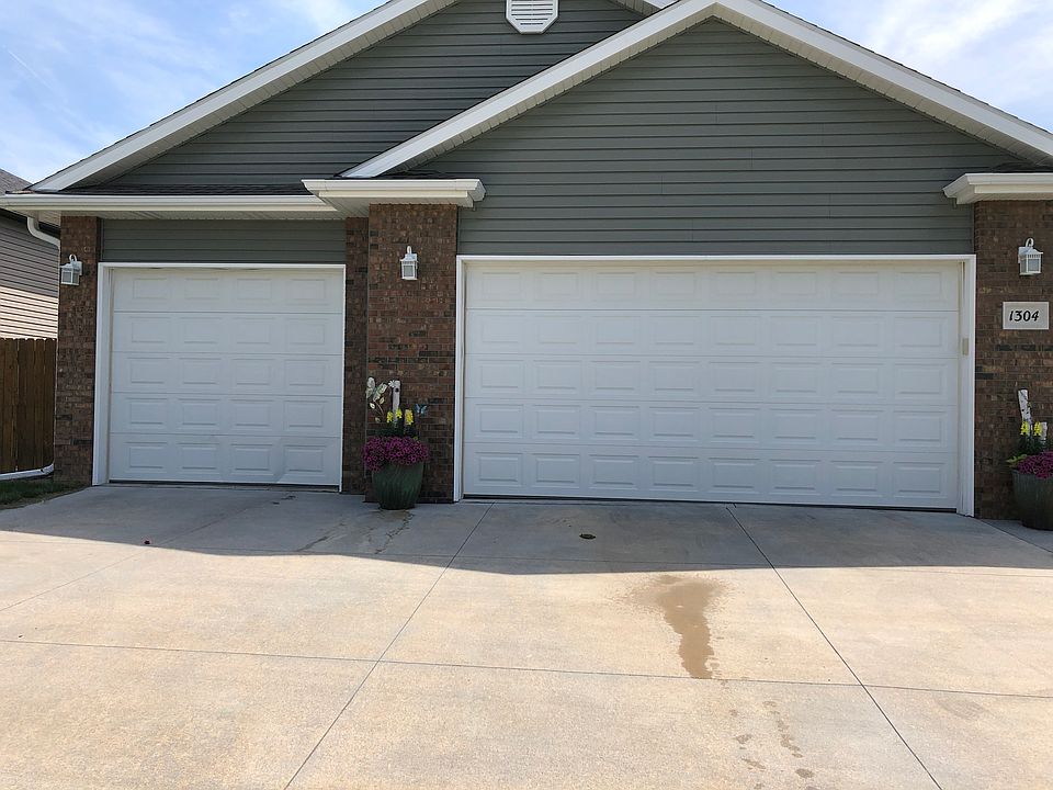 1st image of 1304 N 95th St