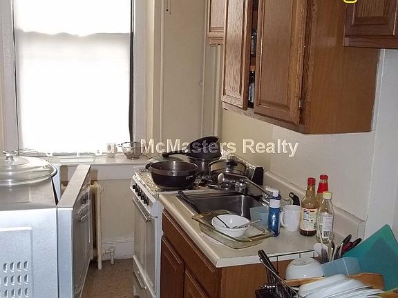 4th image of 223 Essex St APT 23