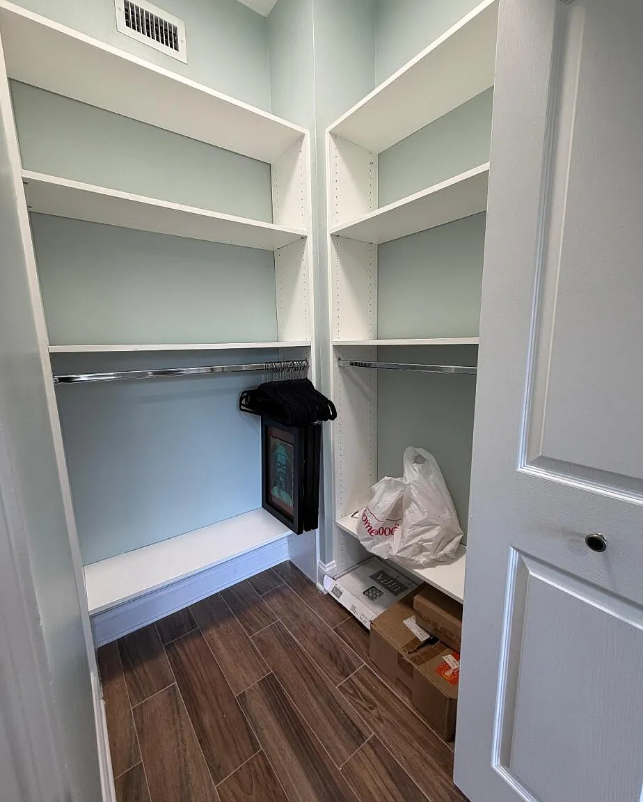 3 bed, 2.0 bath, 1348 sqft, $3,500 — Photo 3