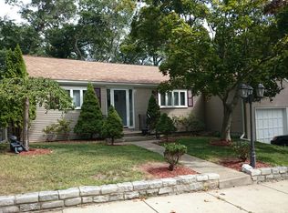 43 Cricket Ln, West Roxbury, MA 02132