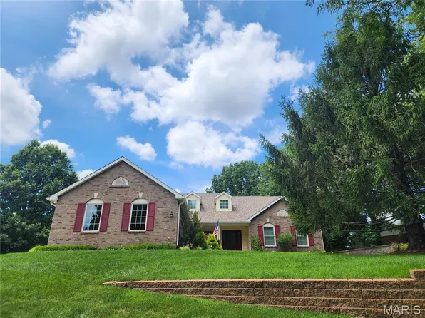 1 Big Bluff Ct, Saint Charles, MO 63304