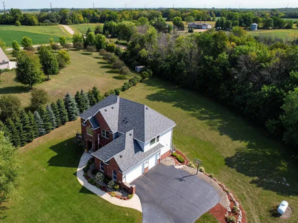 28245 Grandview Dr, Belle Plaine, MN 56011