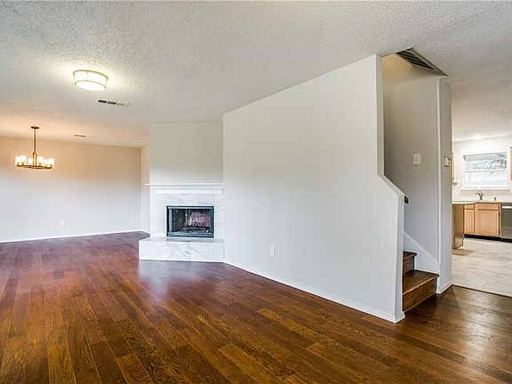 3rd image of 2237 Country Dell Dr