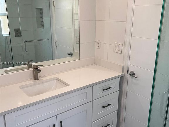 4th image of 1612 Harrison St APT 11