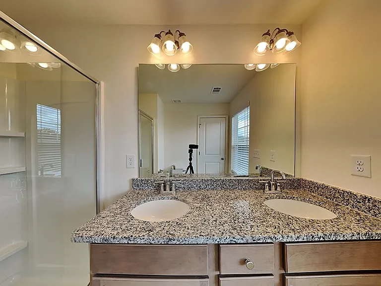 975 Society Cir SW — Photo 8