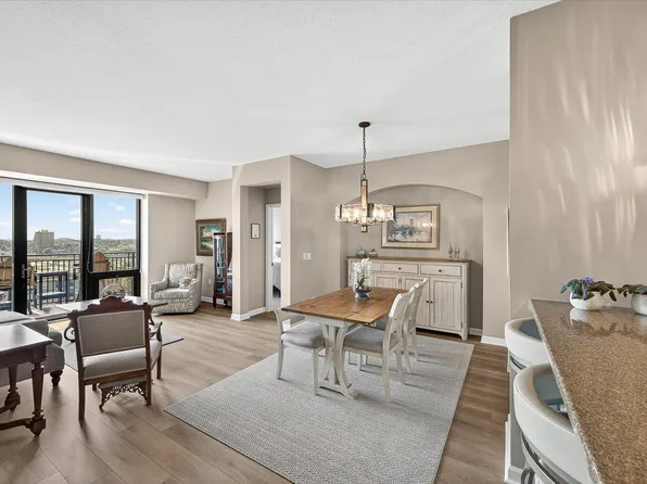 500 E Grant St APT 907, Minneapolis, MN 55404
