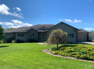 428 E Timber Creek Dr, Carroll, IA 51401