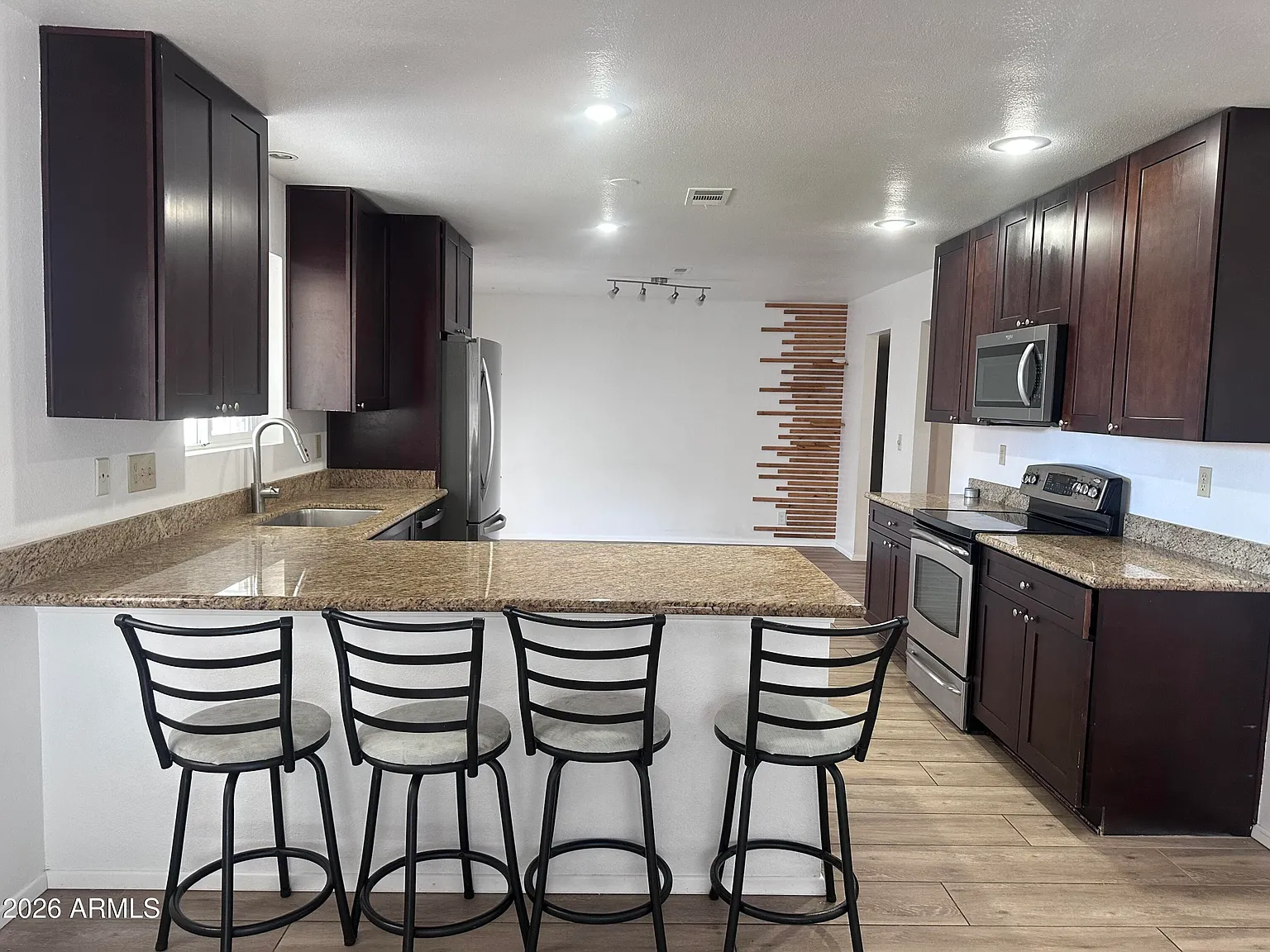 3 bed, 2.0 bath, 1830 sqft, $3,000 — Photo 3