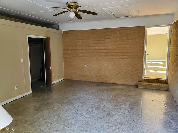 3rd image of 104 Circle Dr