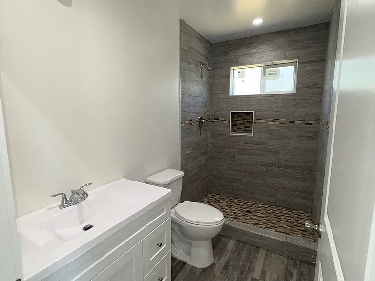 2750 N Wilson St — Photo 4