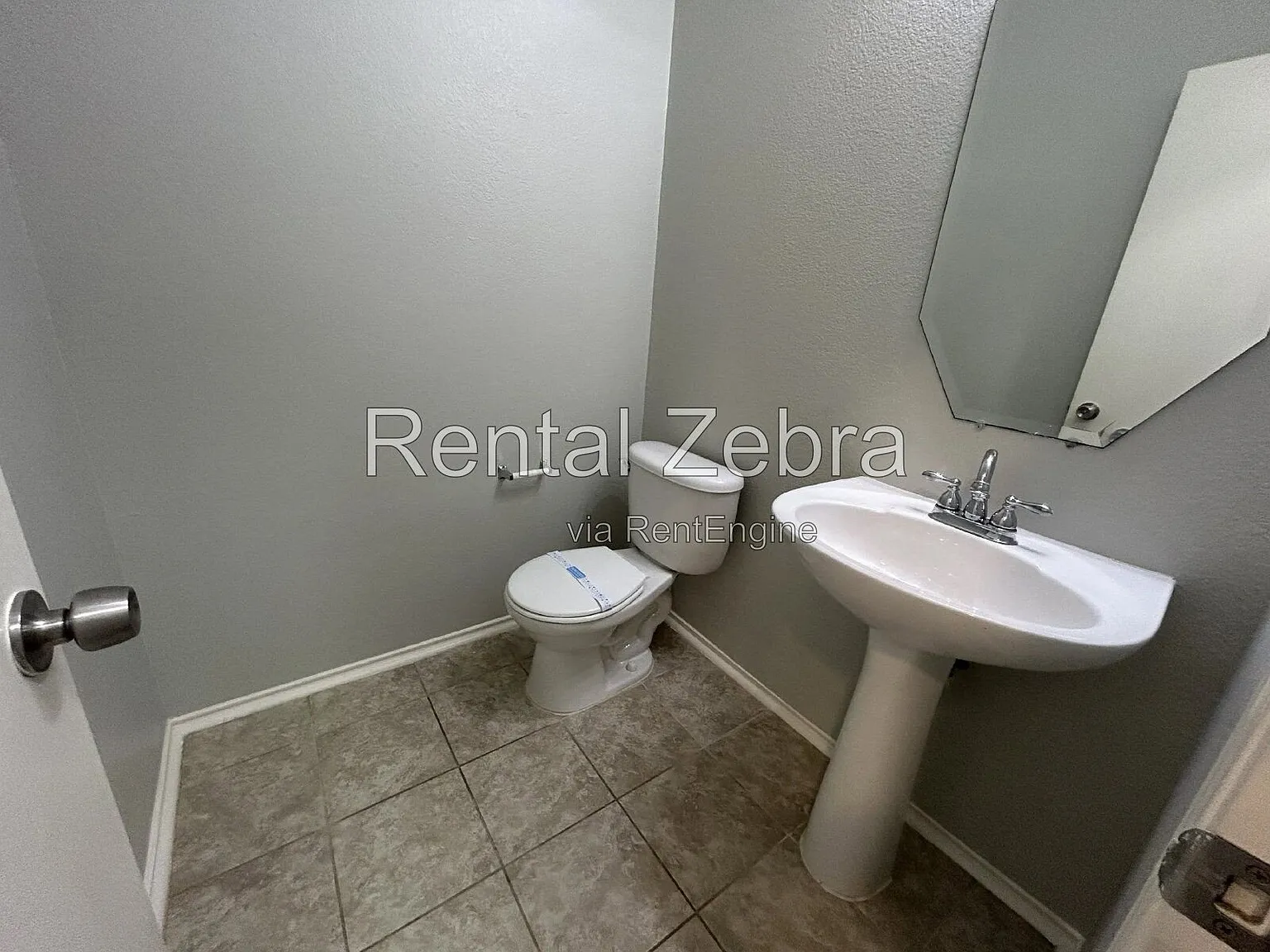 4 bed, 2.5 bath, 2453 sqft, $2,100 — Photo 3