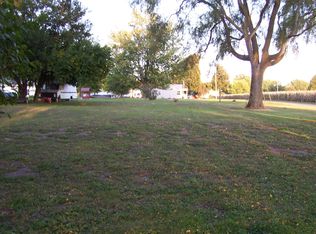 580 S Hinkley St, Bement, IL 61813