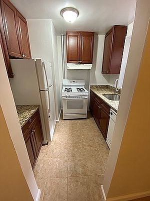 4th image of 3215 Arlington Ave APT 6E